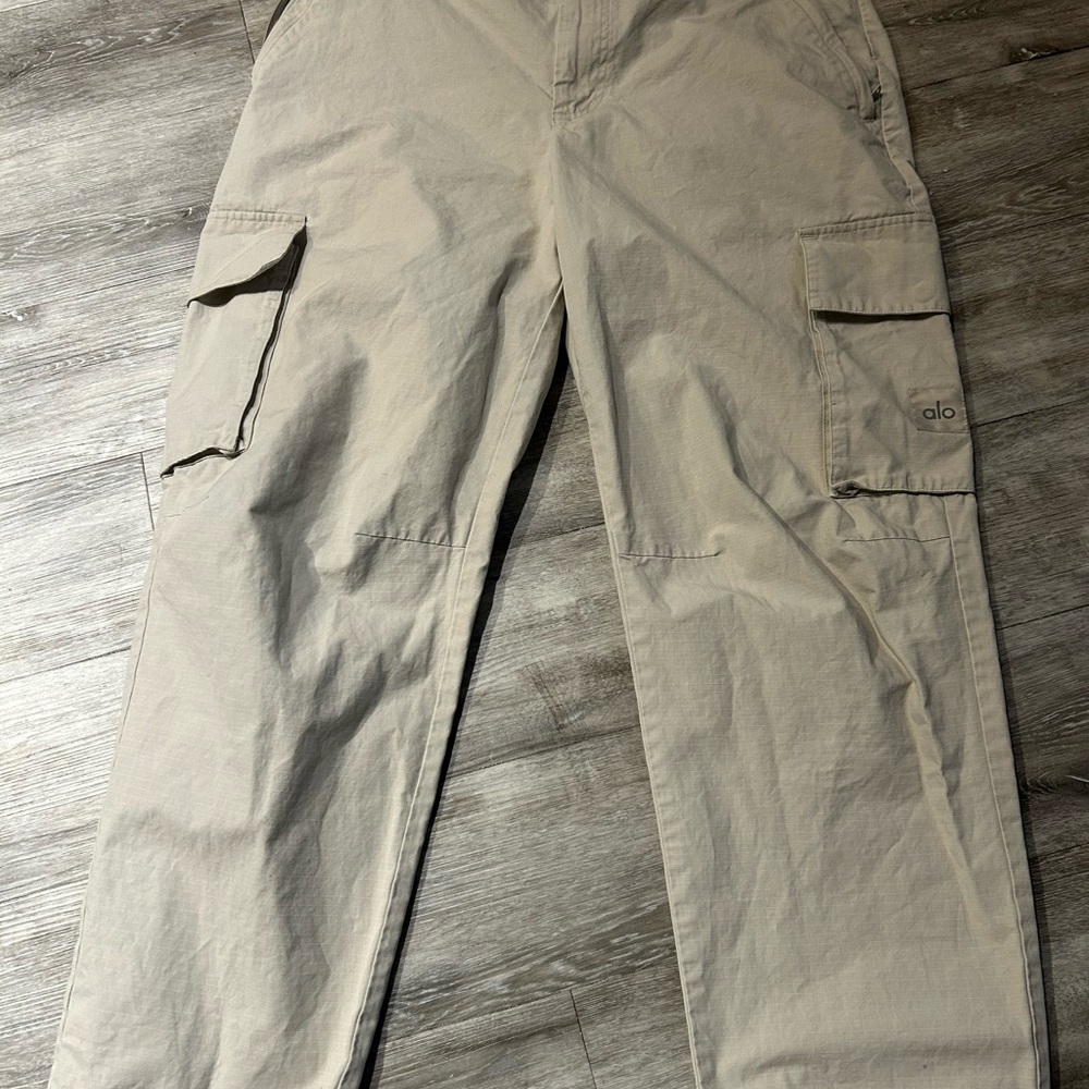 ALO Yoga Men's Beige Cargo Pants